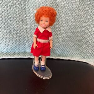 VTG 1982 Knickerbocker Toy Co Little Orphan Annie doll Red Dress Blue Shoes 6”